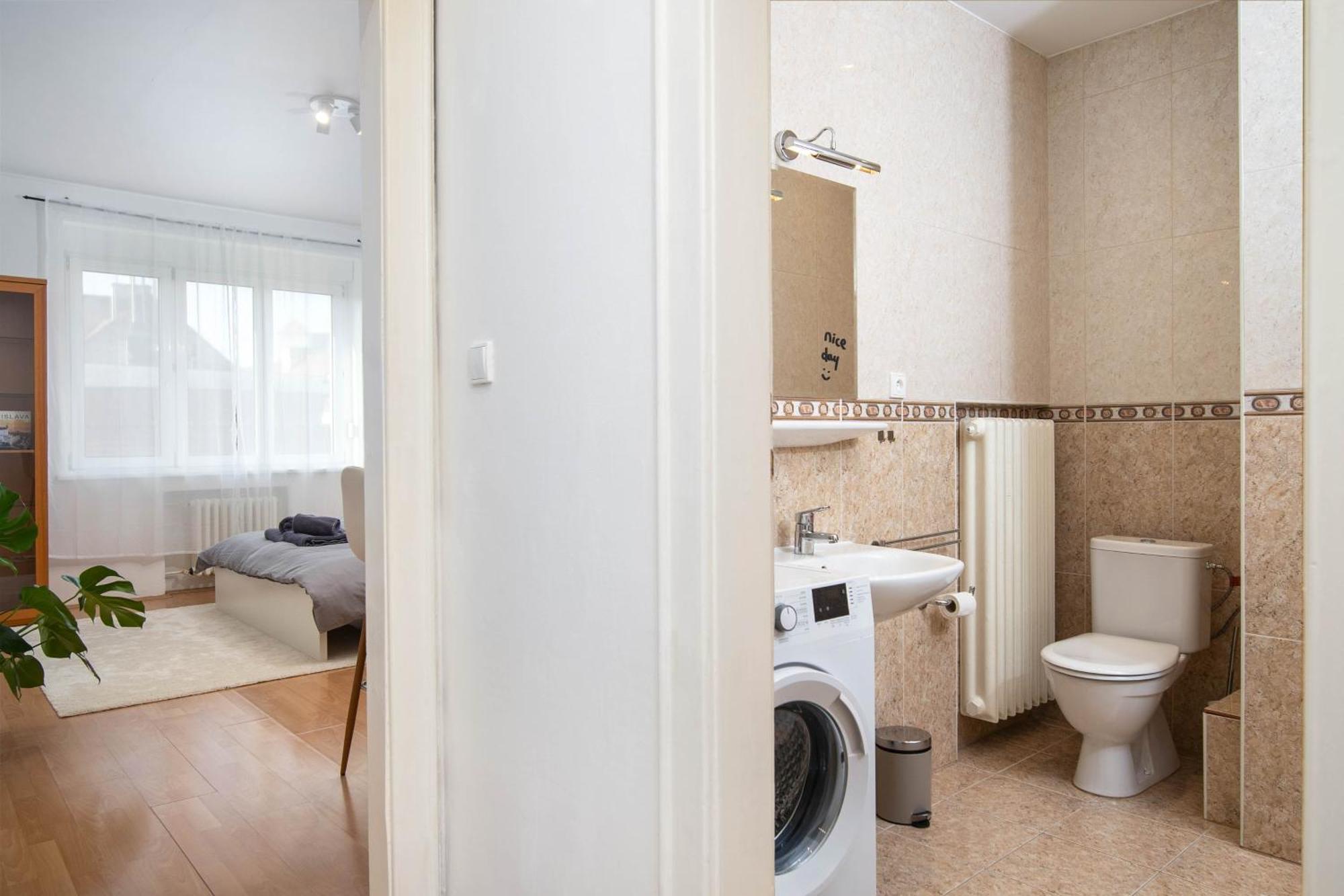 Best Location Apartment Air-Conditioned ブラチスラヴァ エクステリア 写真